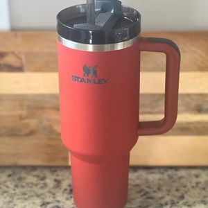 Matte 40oz Stanley tumbler (chipped bottom)